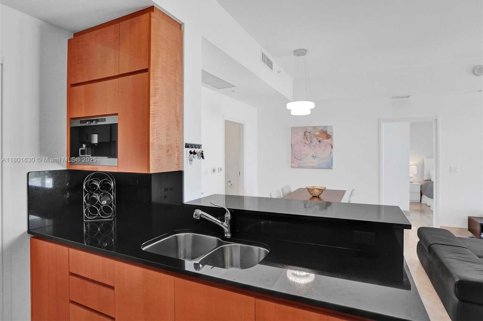 Small Image of 50 SOUTH POINTE DR #1407, Miami Beach Number 18