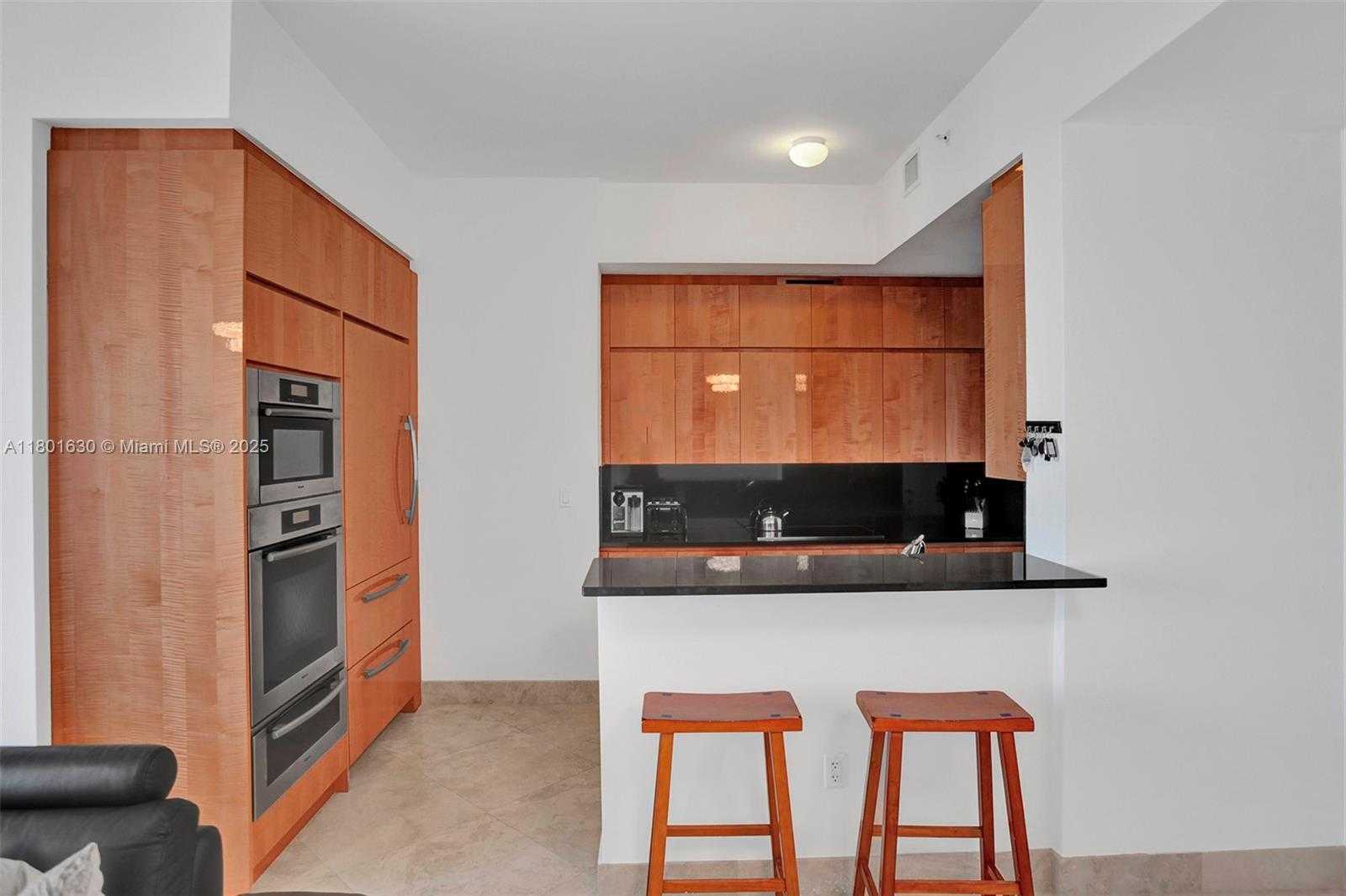 Small Image of 50 SOUTH POINTE DR #1407, Miami Beach Number 20