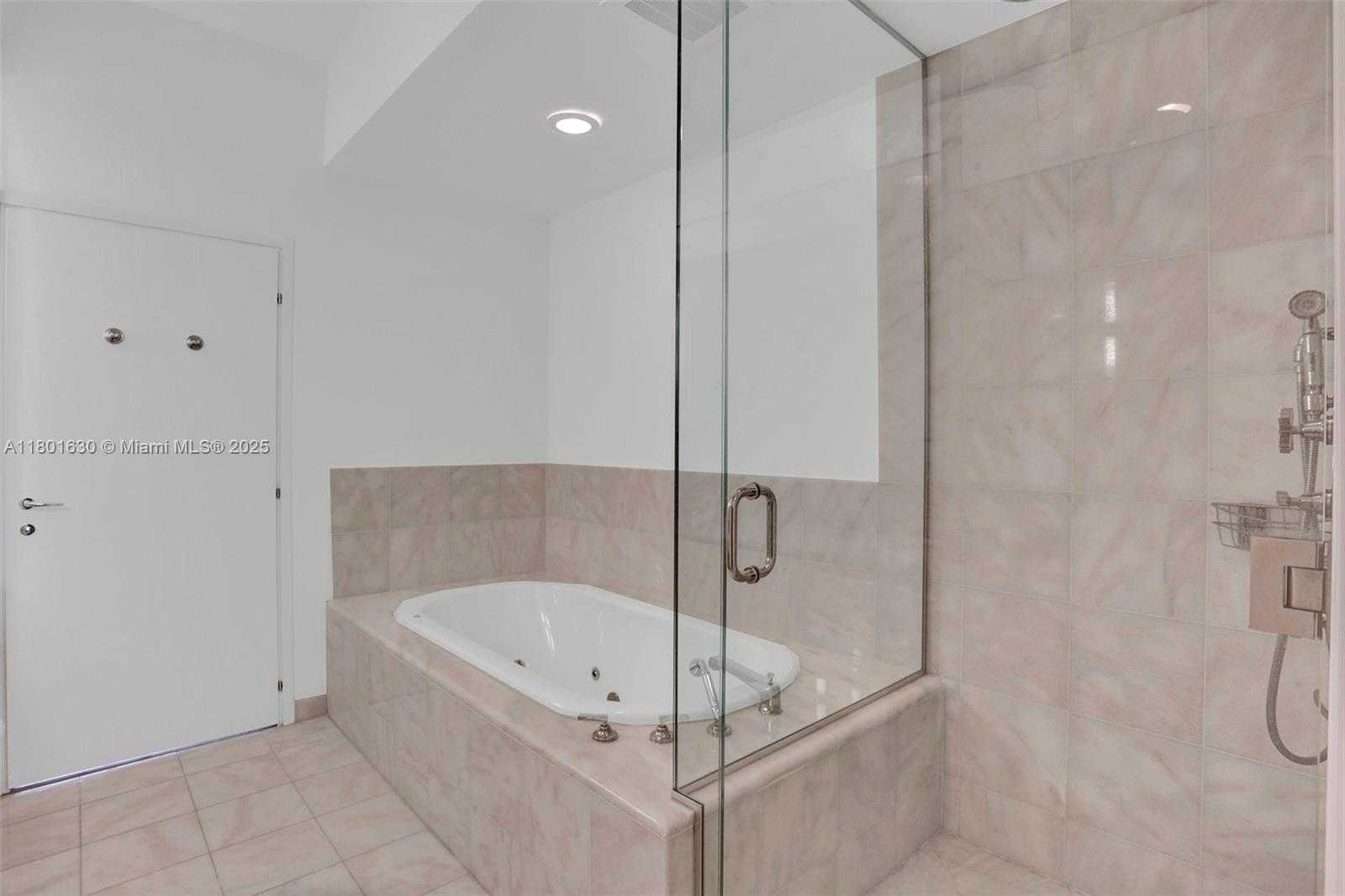 Small Image of 50 SOUTH POINTE DR #1407, Miami Beach Number 28