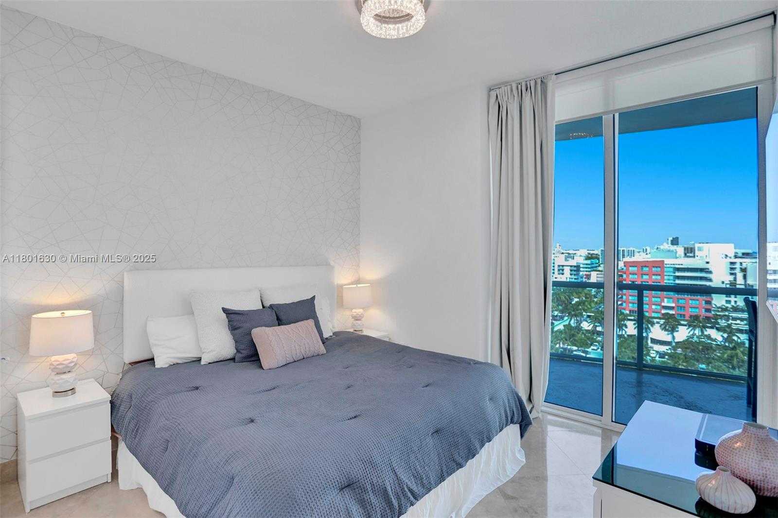 Small Image of 50 SOUTH POINTE DR #1407, Miami Beach Number 31
