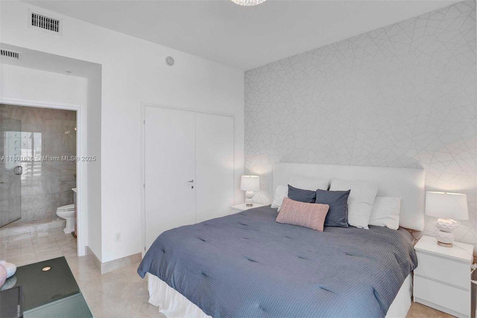 Small Image of 50 SOUTH POINTE DR #1407, Miami Beach Number 34