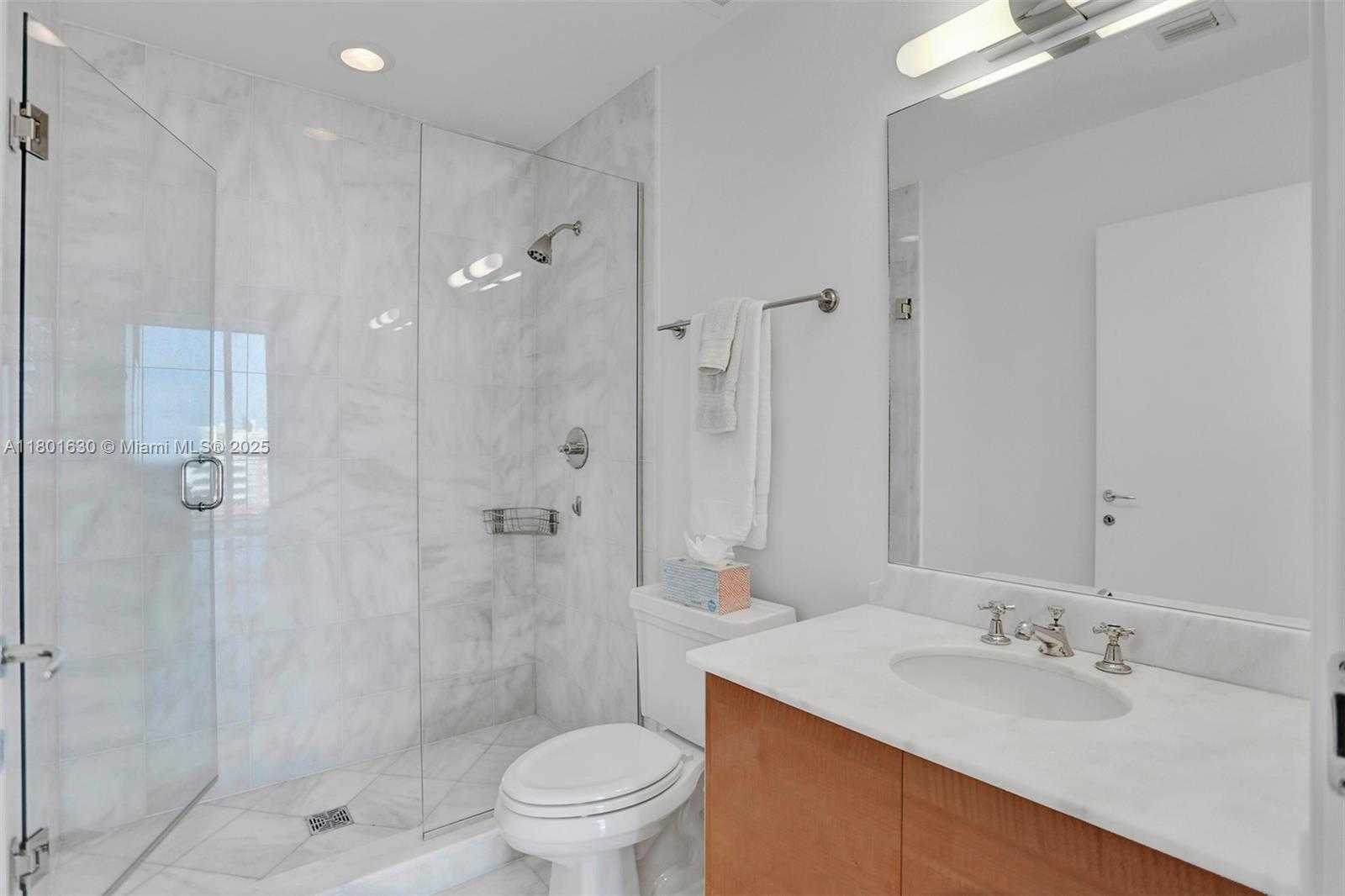 Small Image of 50 SOUTH POINTE DR #1407, Miami Beach Number 35