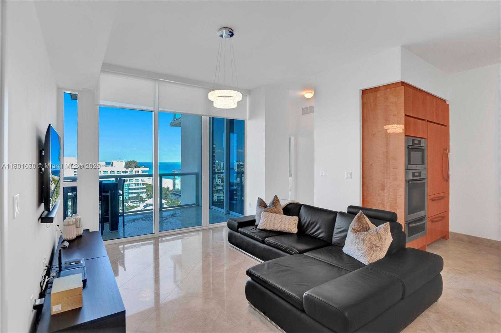 Small Image of 50 SOUTH POINTE DR #1407, Miami Beach Number 5