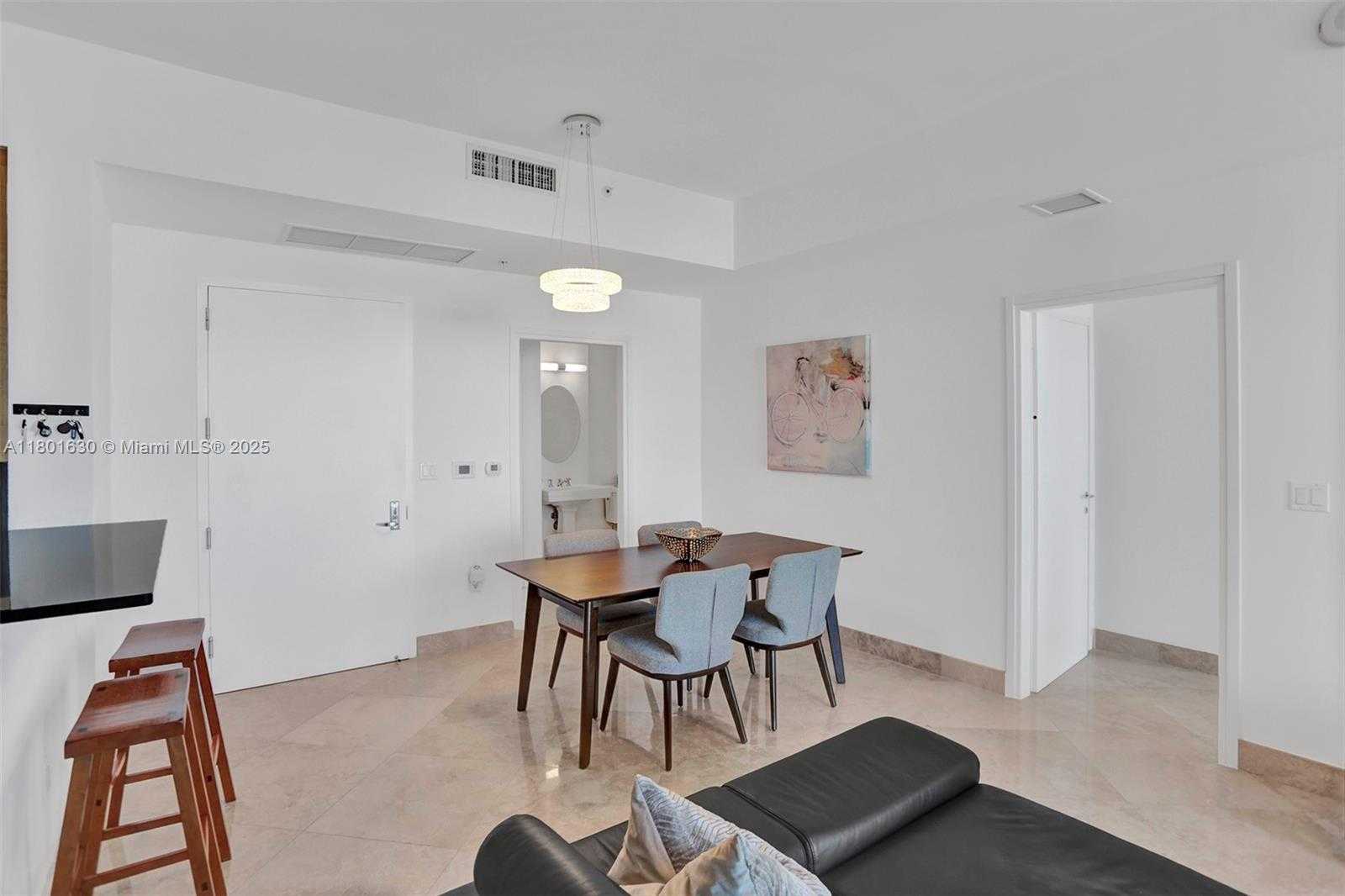 Small Image of 50 SOUTH POINTE DR #1407, Miami Beach Number 8