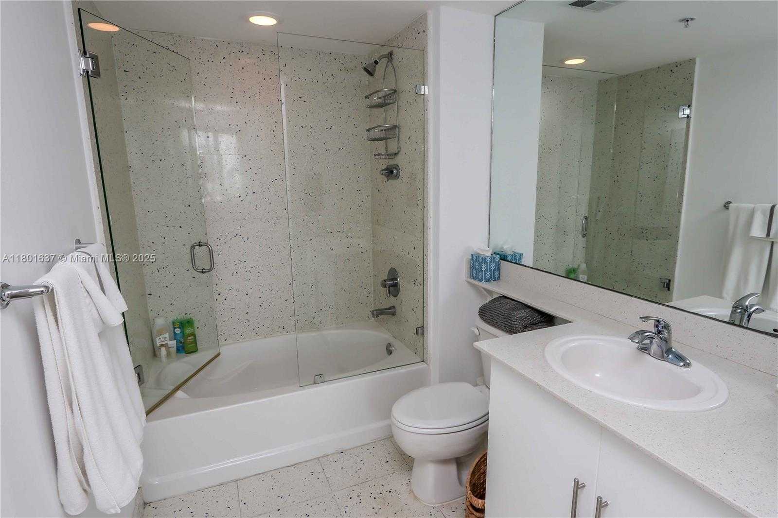 Small Image of 325 SOUTH BISCAYNE BLVD #1422, Miami Number 19