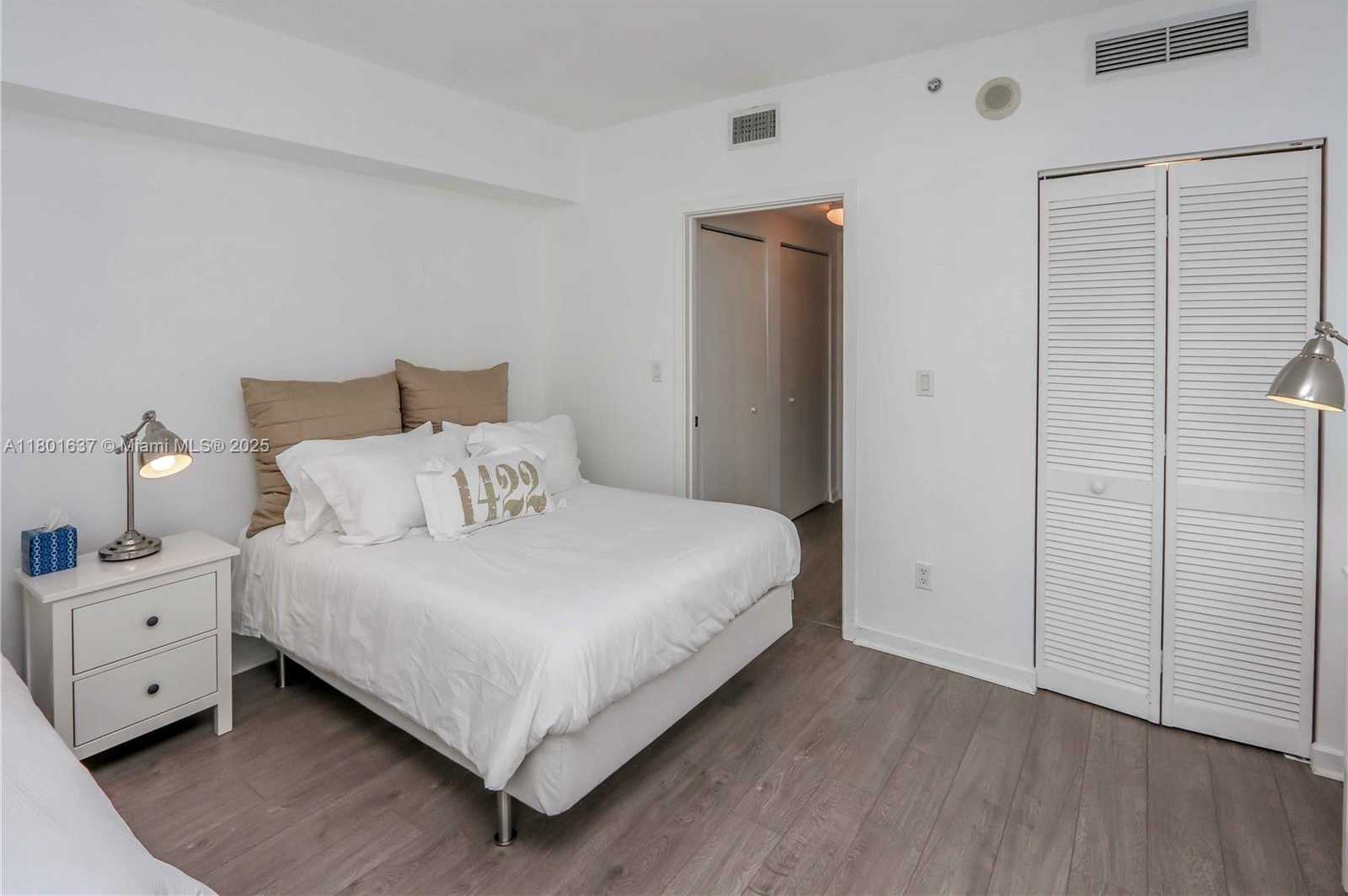 Small Image of 325 SOUTH BISCAYNE BLVD #1422, Miami Number 23
