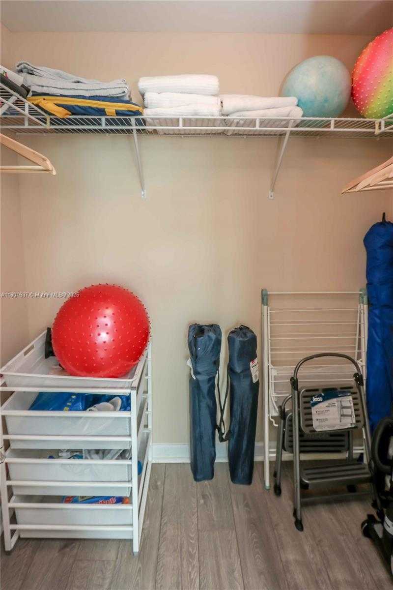 Small Image of 325 SOUTH BISCAYNE BLVD #1422, Miami Number 24