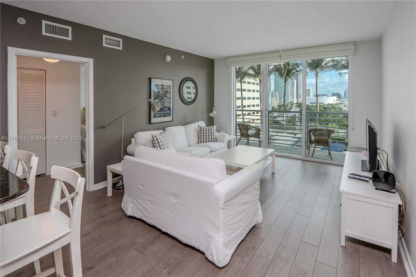 Small Image of 325 SOUTH BISCAYNE BLVD #1422, Miami Number 3