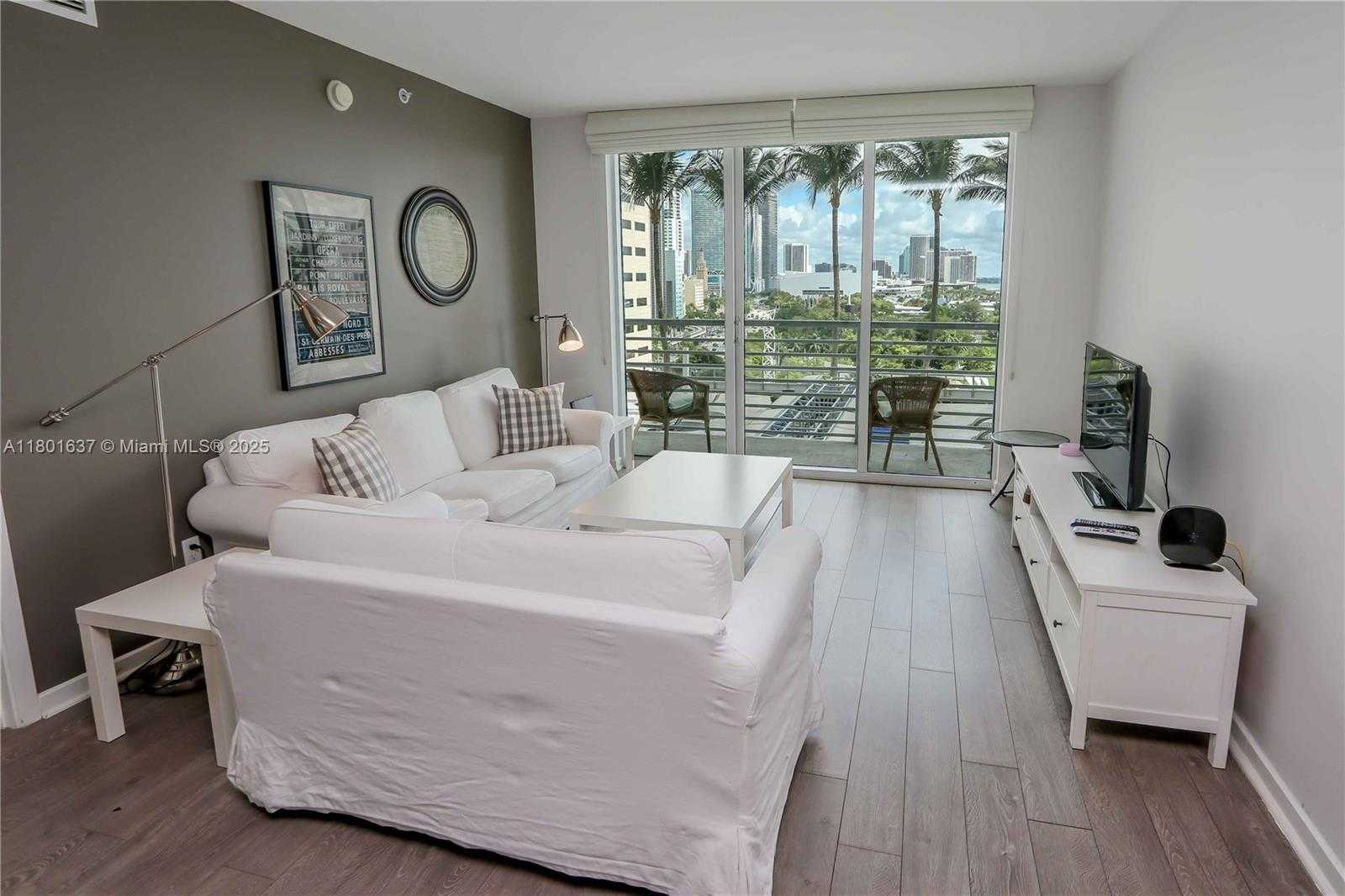 Small Image of 325 SOUTH BISCAYNE BLVD #1422, Miami Number 4