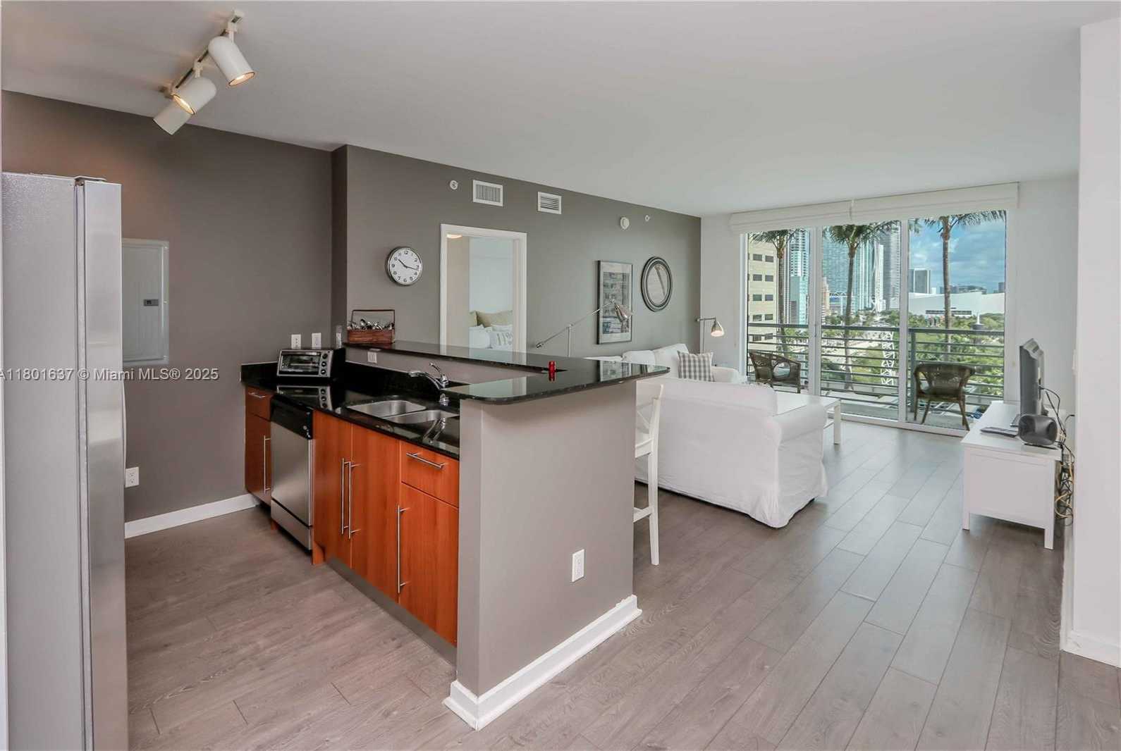 Small Image of 325 SOUTH BISCAYNE BLVD #1422, Miami Number 5