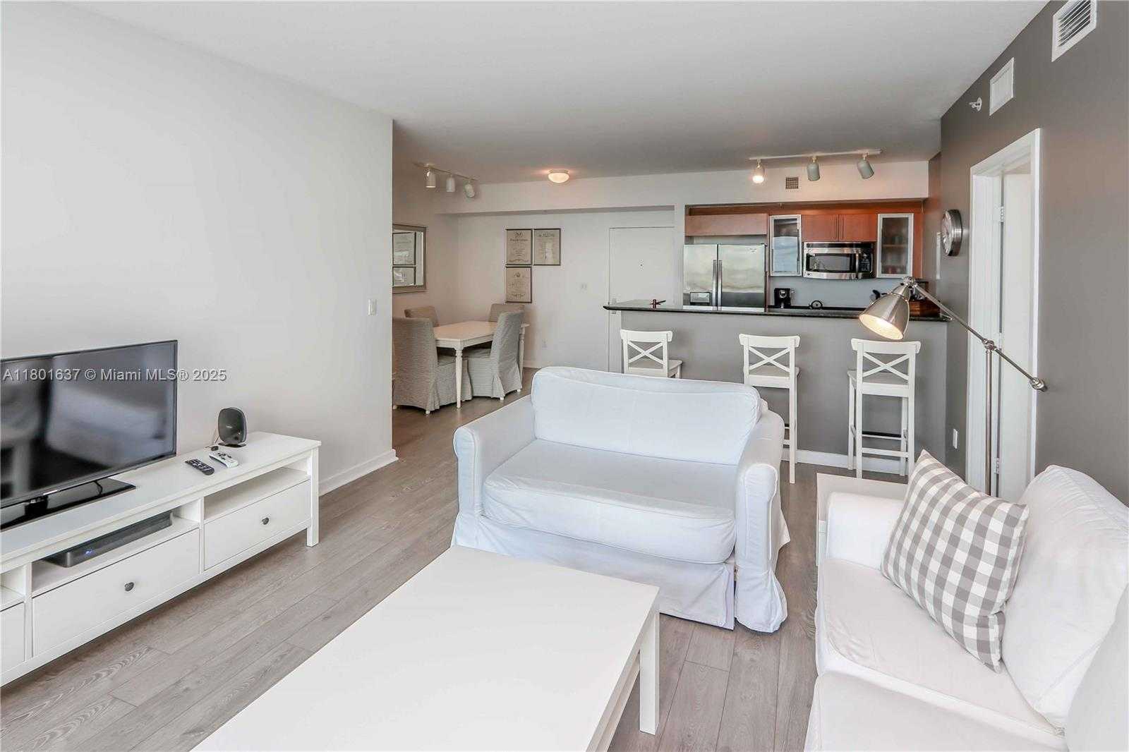 Small Image of 325 SOUTH BISCAYNE BLVD #1422, Miami Number 7
