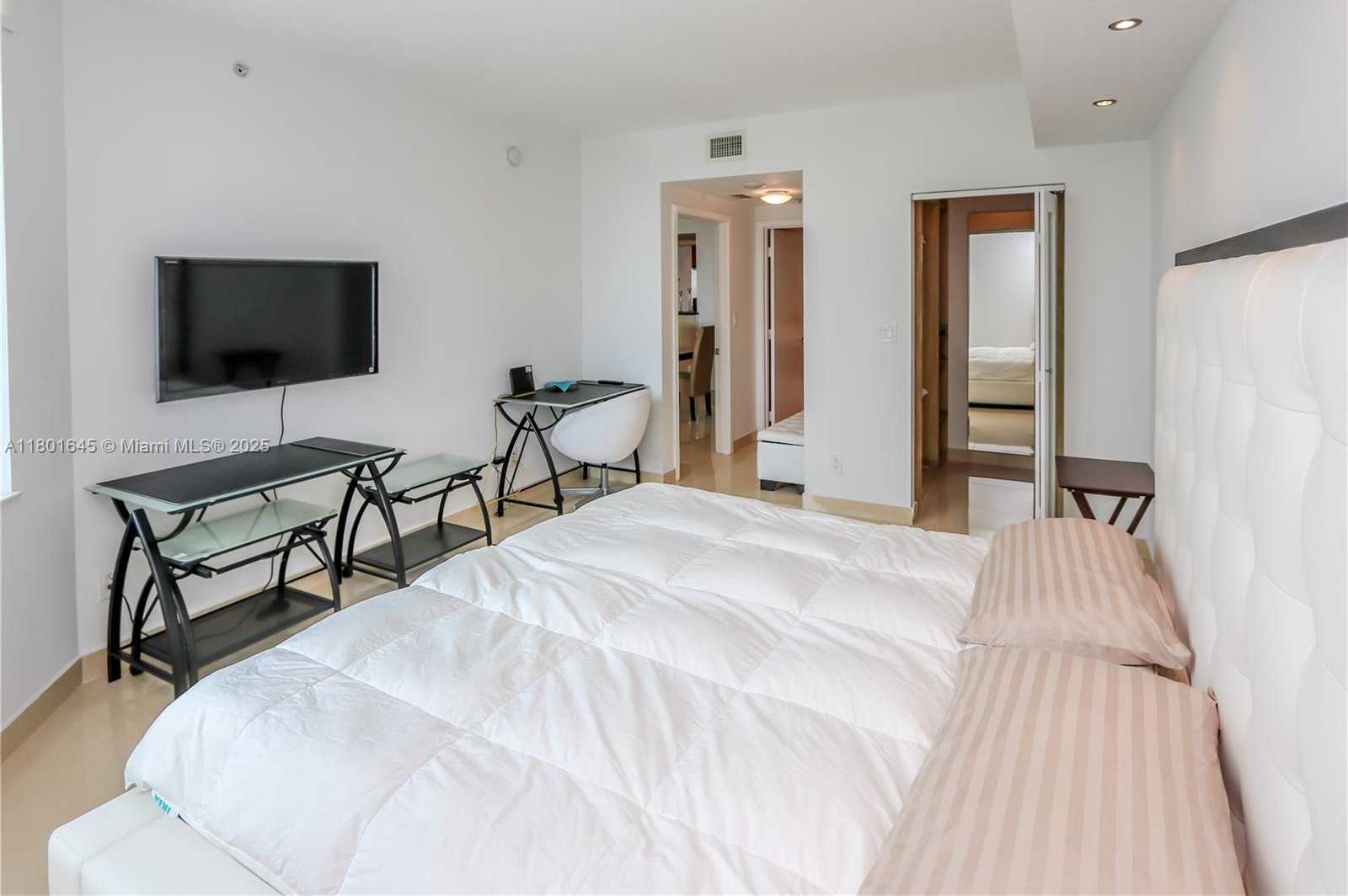 Small Image of 335 SOUTH BISCAYNE BLVD #807, Miami Number 10