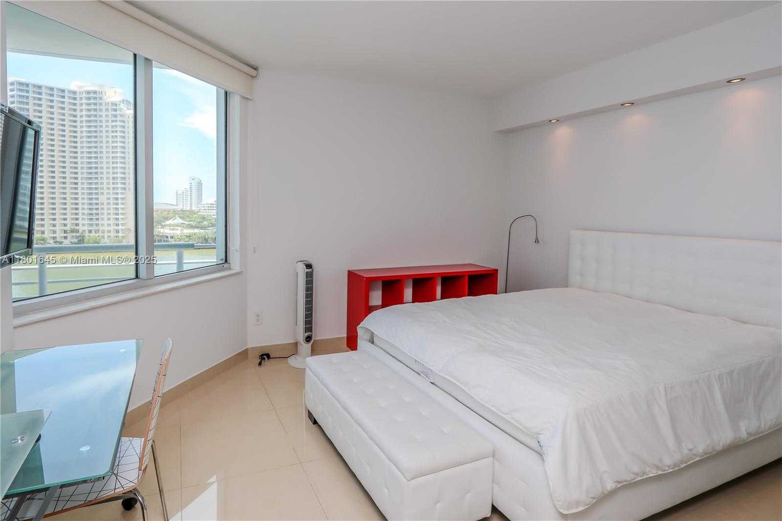 Small Image of 335 SOUTH BISCAYNE BLVD #807, Miami Number 11