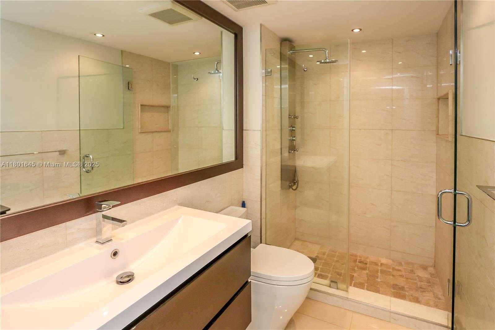Small Image of 335 SOUTH BISCAYNE BLVD #807, Miami Number 14