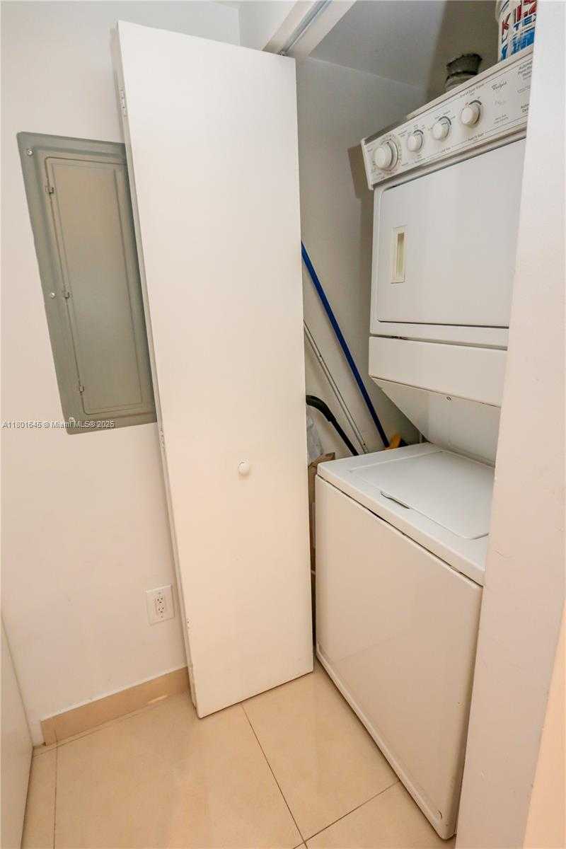 Small Image of 335 SOUTH BISCAYNE BLVD #807, Miami Number 15