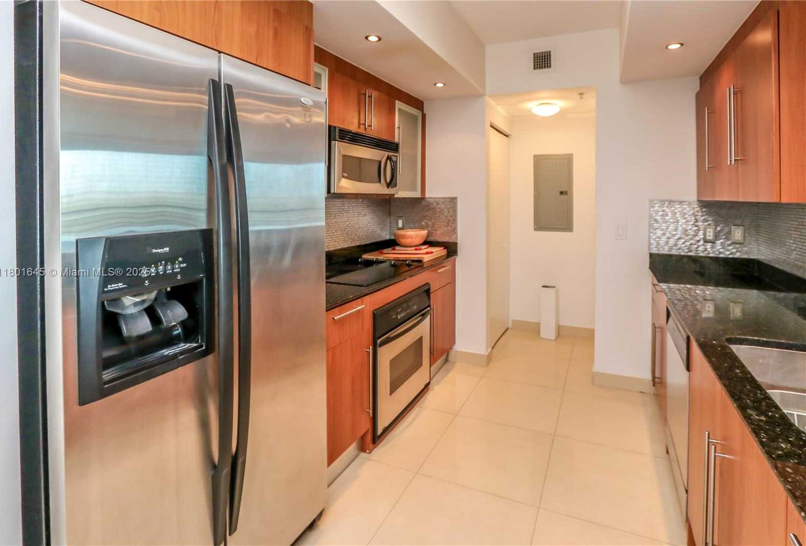 Small Image of 335 SOUTH BISCAYNE BLVD #807, Miami Number 7