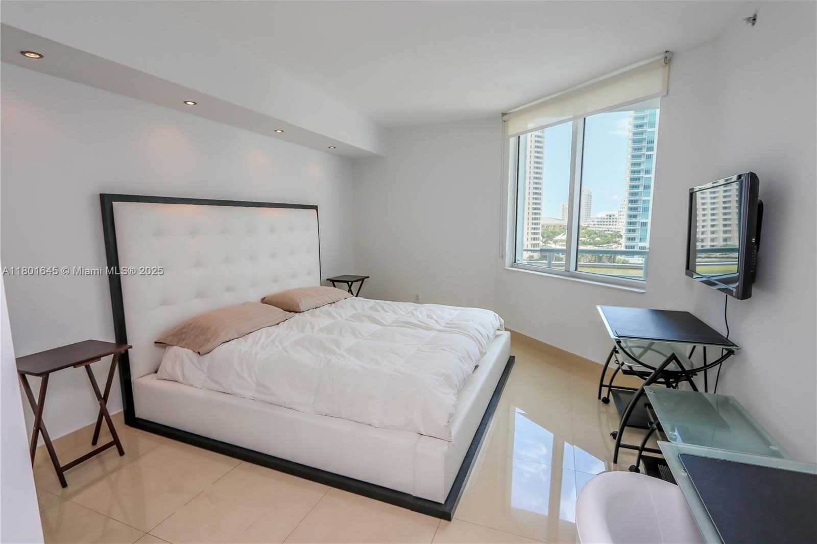 Small Image of 335 SOUTH BISCAYNE BLVD #807, Miami Number 9