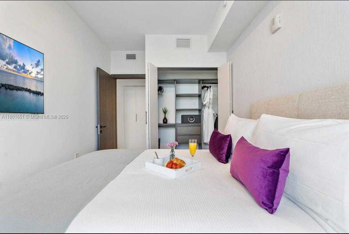 Small Image of 398 NORTH EAST 5TH ST #4109, Miami Number 14