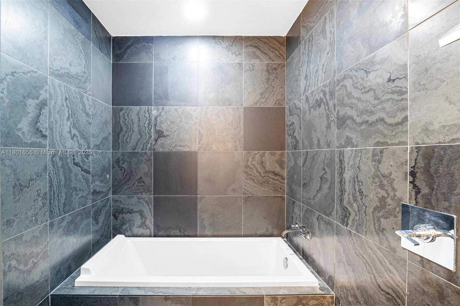 Small Image of 900 BISCAYNE BLVD #2208, Miami Number 17
