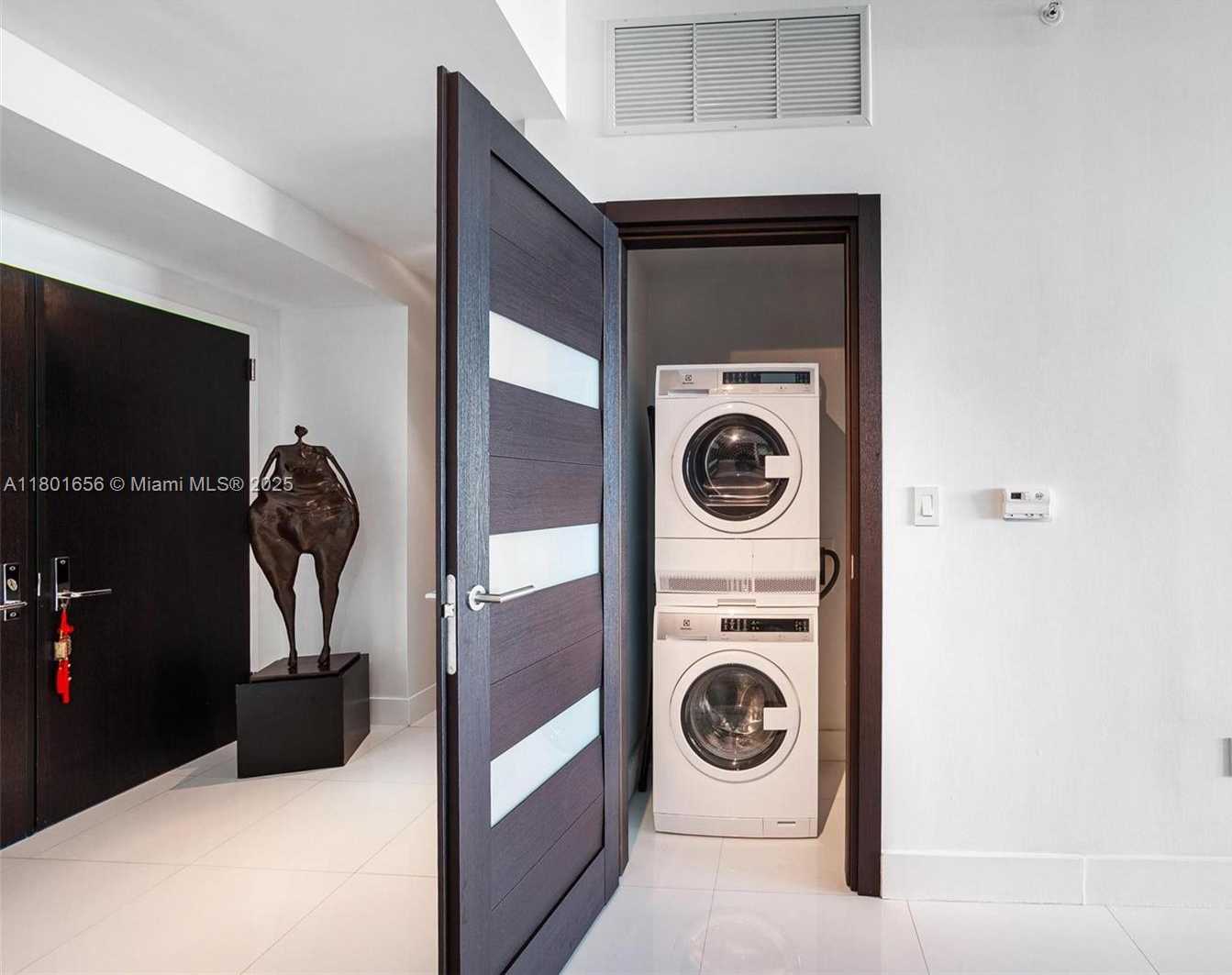 Small Image of 900 BISCAYNE BLVD #2208, Miami Number 21