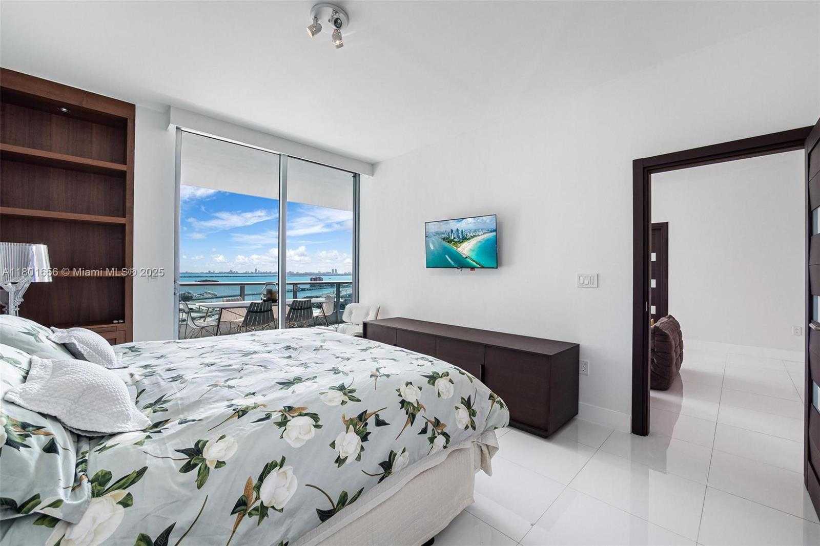 Small Image of 900 BISCAYNE BLVD #2208, Miami Number 4