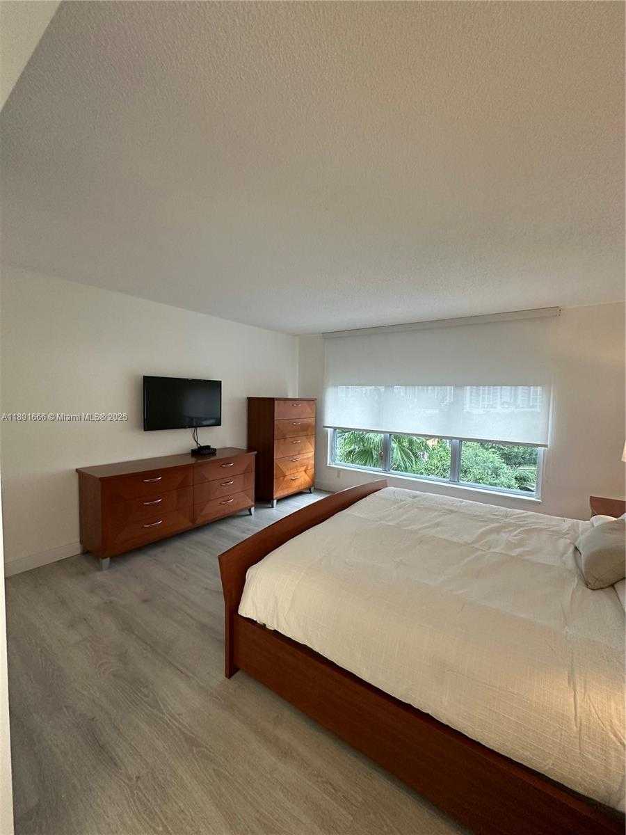 Small Image of 3600 NORTH MYSTIC POINTE DR #707, Aventura Number 3