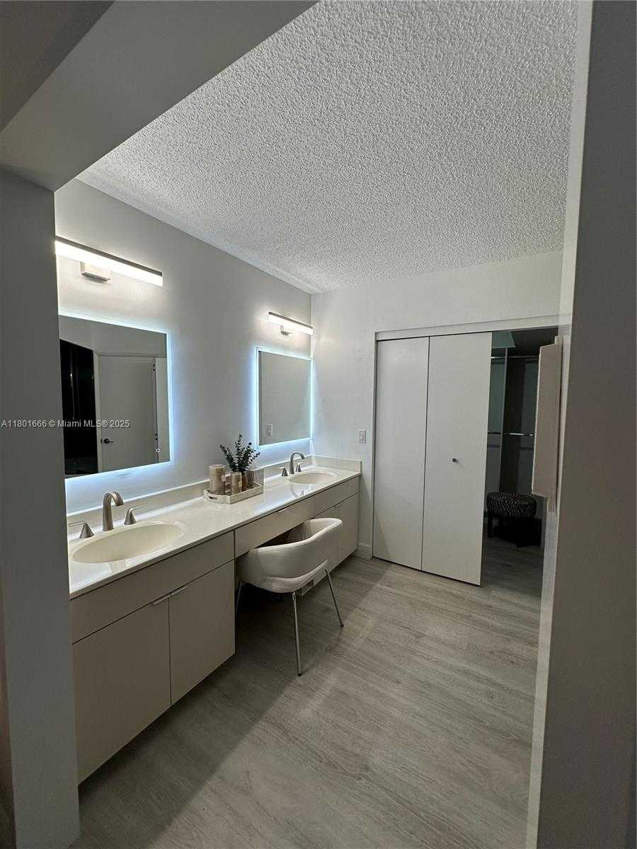 Small Image of 3600 NORTH MYSTIC POINTE DR #707, Aventura Number 4