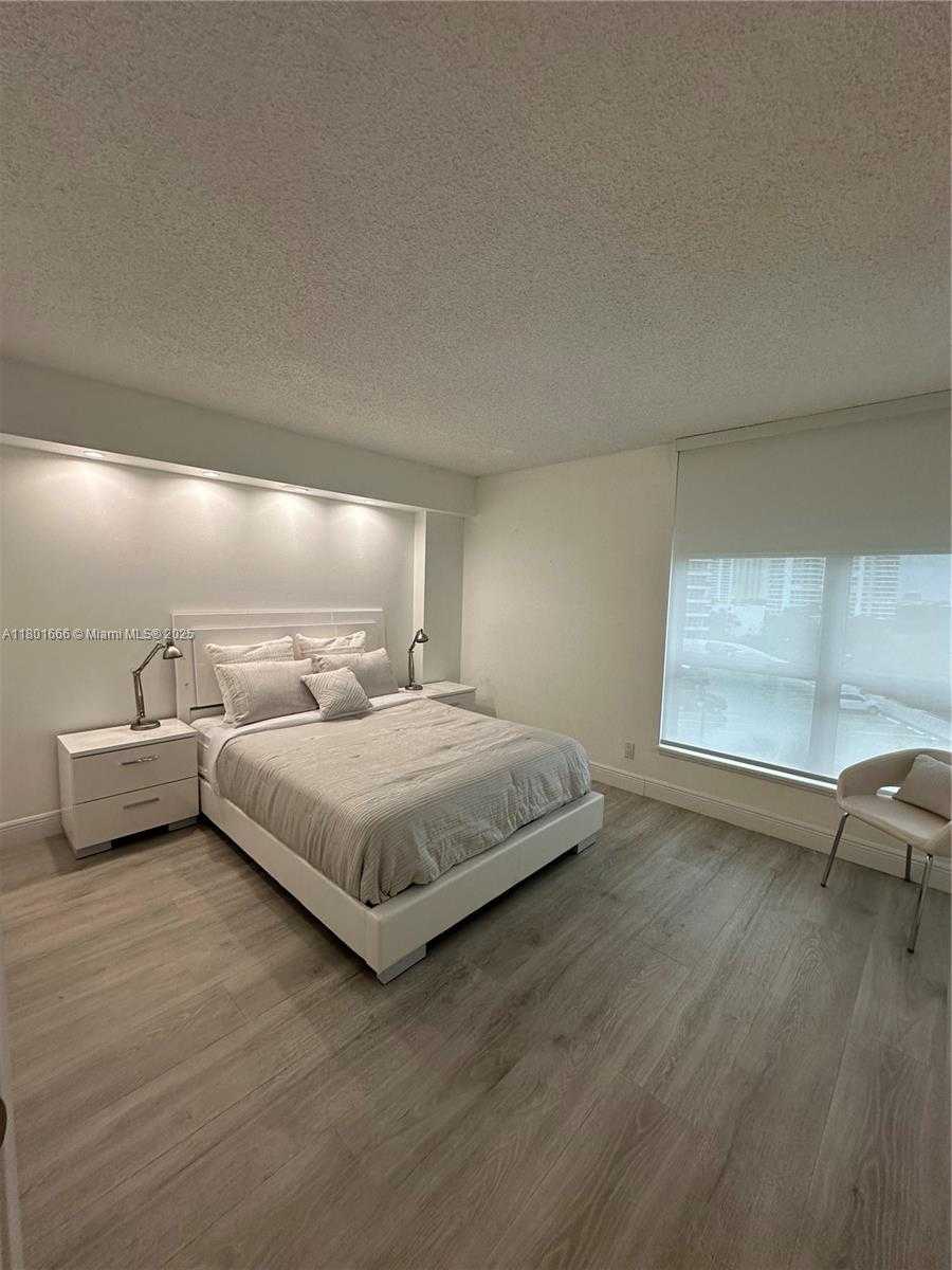 Small Image of 3600 NORTH MYSTIC POINTE DR #707, Aventura Number 6