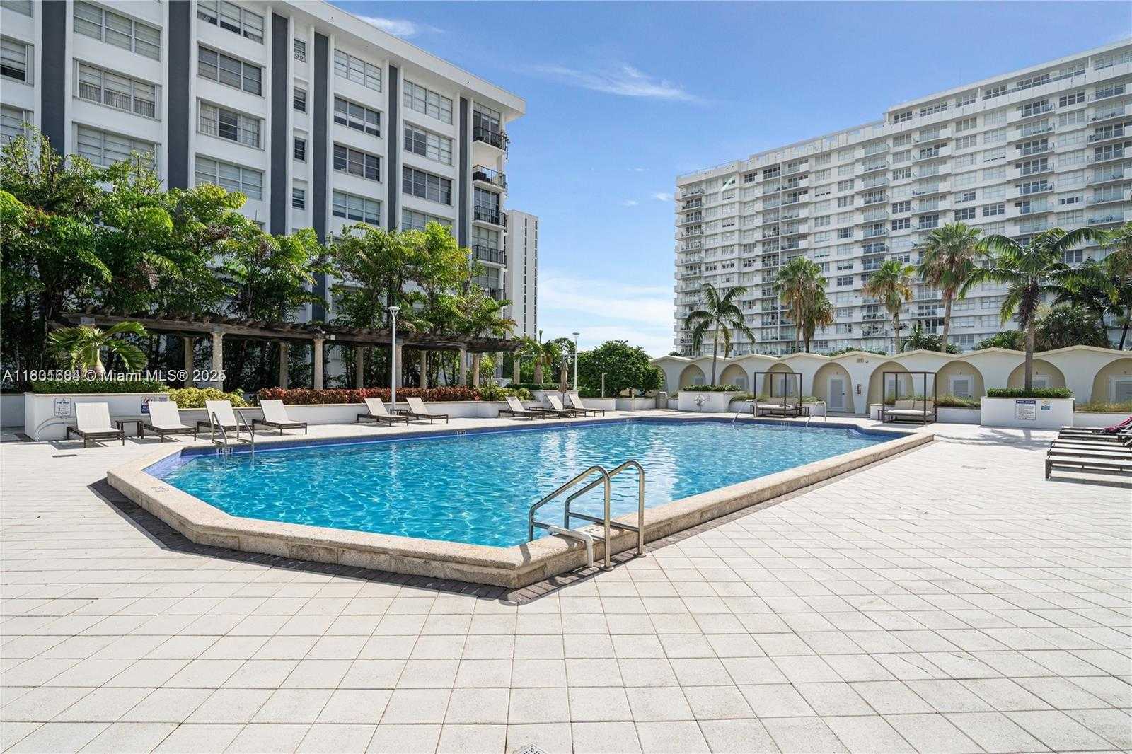 Small Image of 5600 COLLINS AVE #14B, Miami Beach Number 11