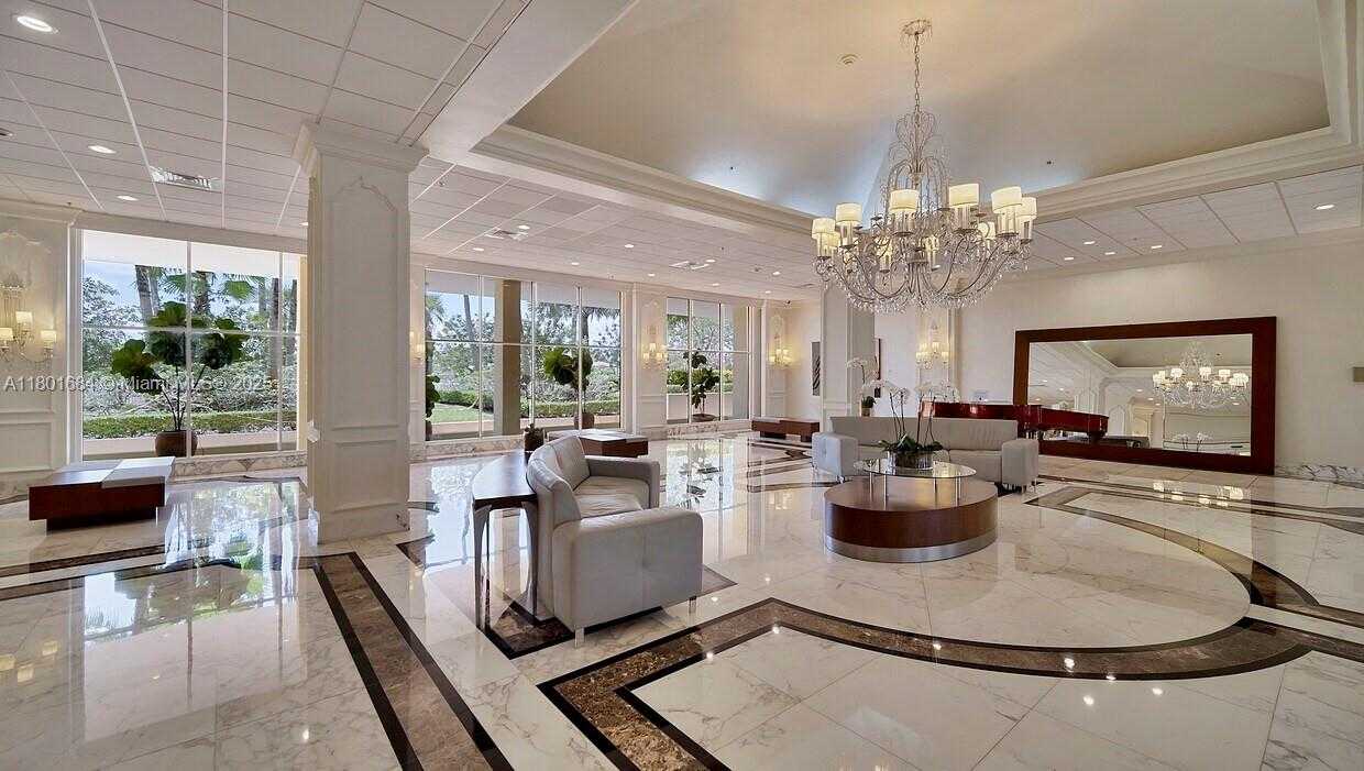 Small Image of 5600 COLLINS AVE #14B, Miami Beach Number 4
