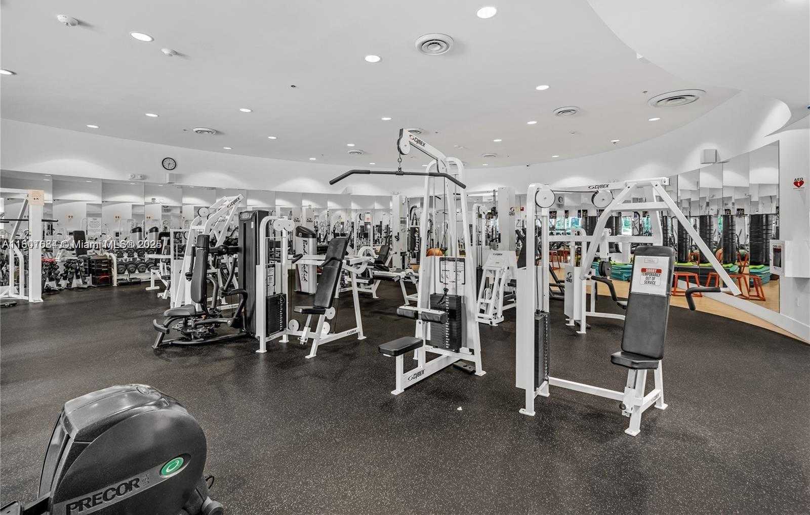 Small Image of 5600 COLLINS AVE #14B, Miami Beach Number 9