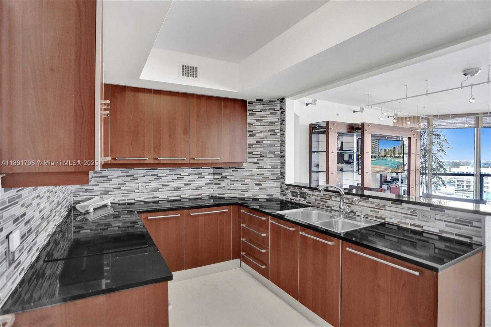 Small Image of 3101 SOUTH OCEAN DR #2005 (available June 1), Hollywood Number 15