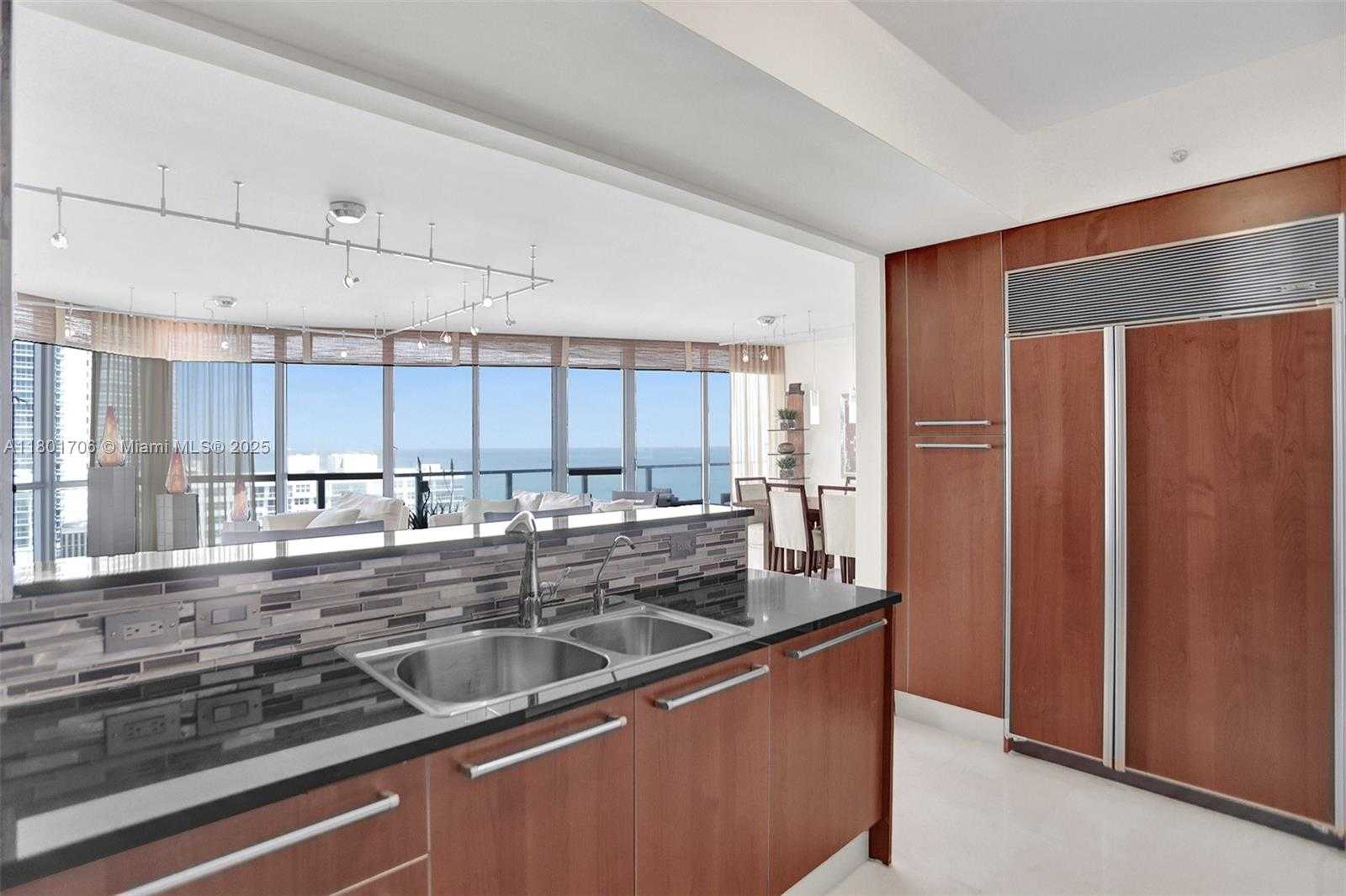 Small Image of 3101 SOUTH OCEAN DR #2005 (available June 1), Hollywood Number 17
