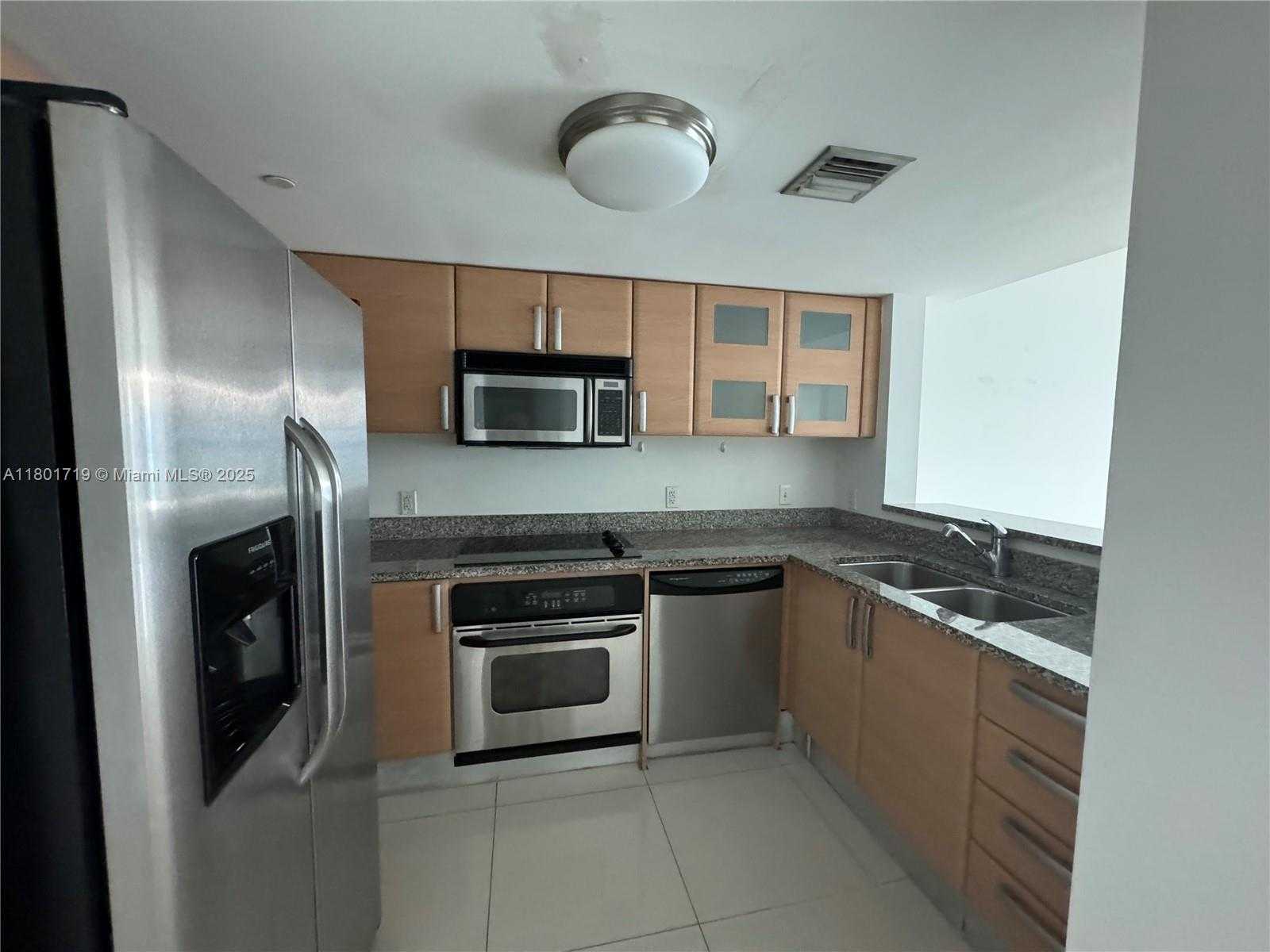 Small Image of 2101 BRICKELL AVE #1603, Miami Number 4