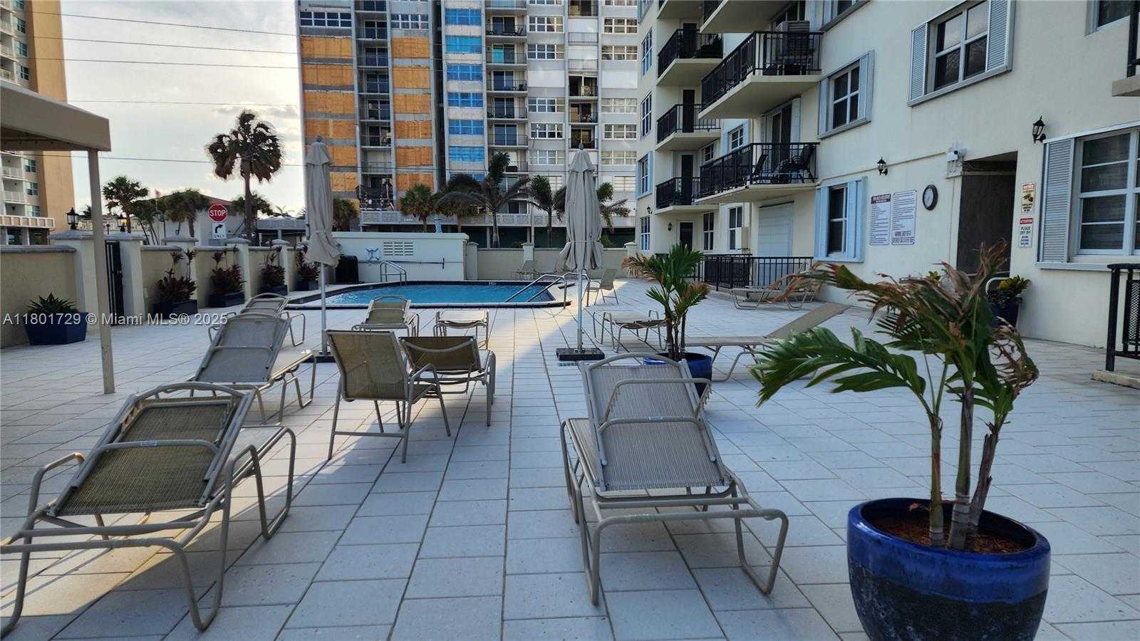 Small Image of 1501 SOUTH OCEAN DR #301, Hollywood Number 56