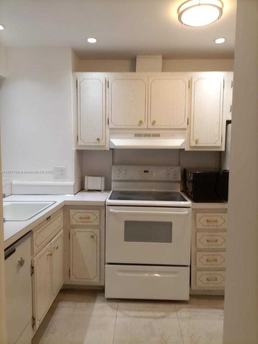Small Image of 1965 SOUTH OCEAN DR #2A, Hallandale Beach Number 5