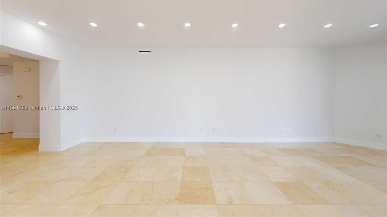 Small Image of 21050 NE 38th Ave, Miami, FL 33180, USA Number 18