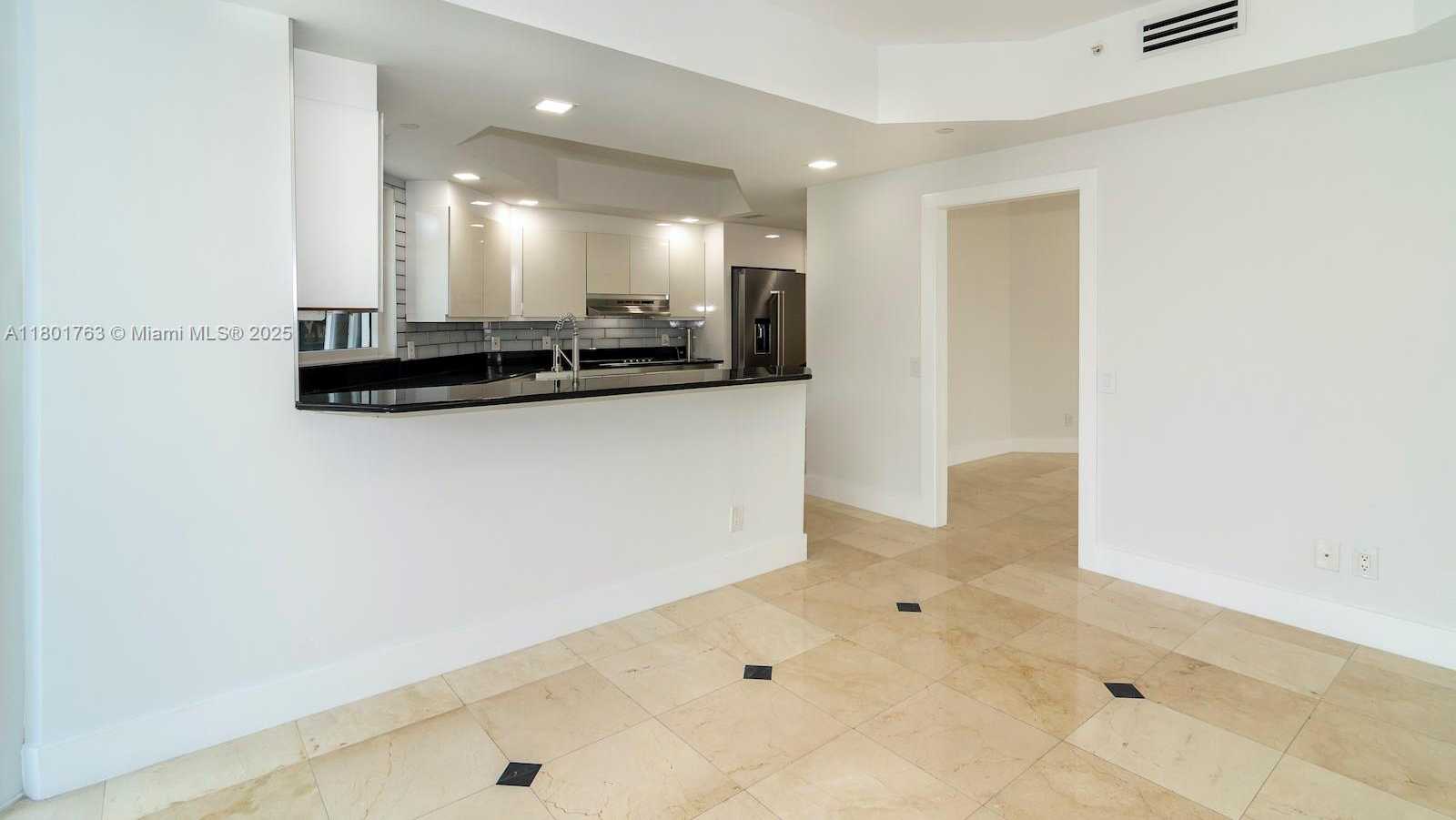 Small Image of 21050 NE 38th Ave, Miami, FL 33180, USA Number 20