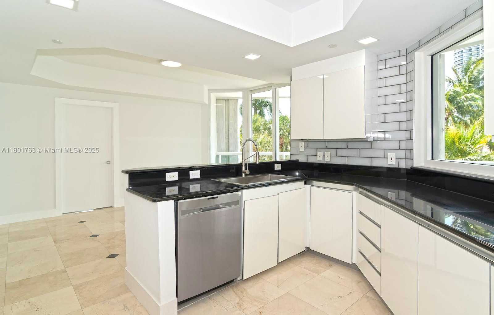 Small Image of 21050 NE 38th Ave, Miami, FL 33180, USA Number 22
