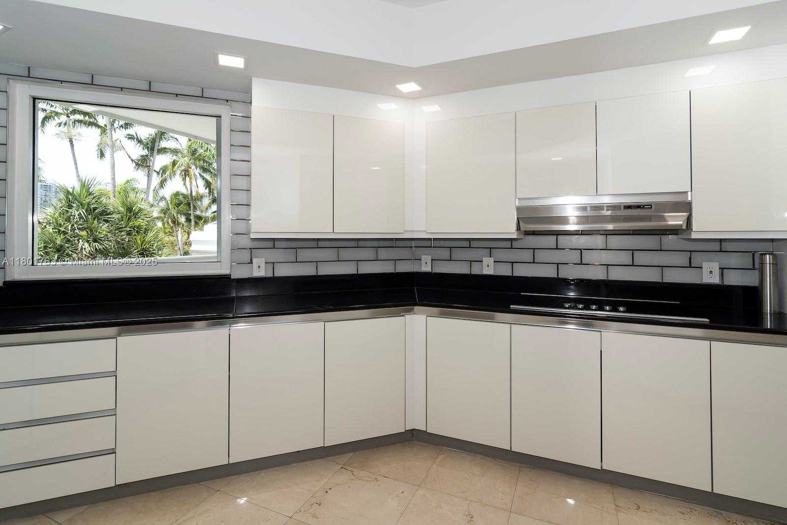 Small Image of 21050 NE 38th Ave, Miami, FL 33180, USA Number 23
