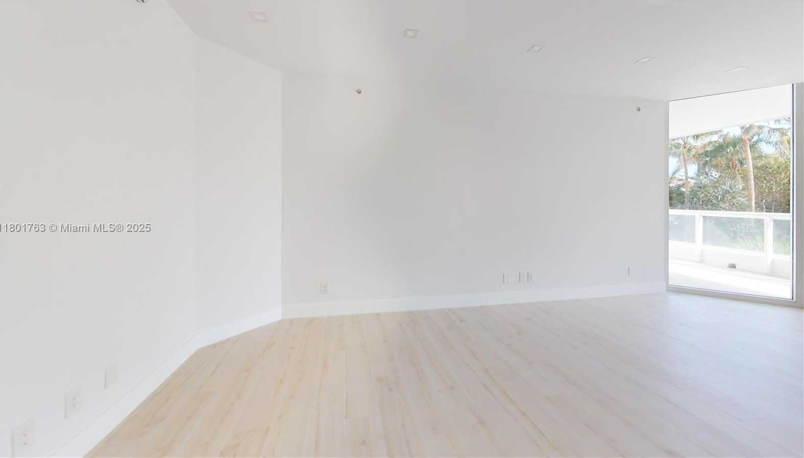 Small Image of 21050 NE 38th Ave, Miami, FL 33180, USA Number 29