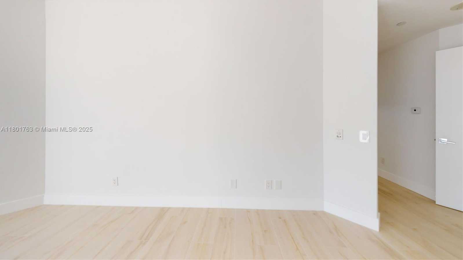 Small Image of 21050 NE 38th Ave, Miami, FL 33180, USA Number 31