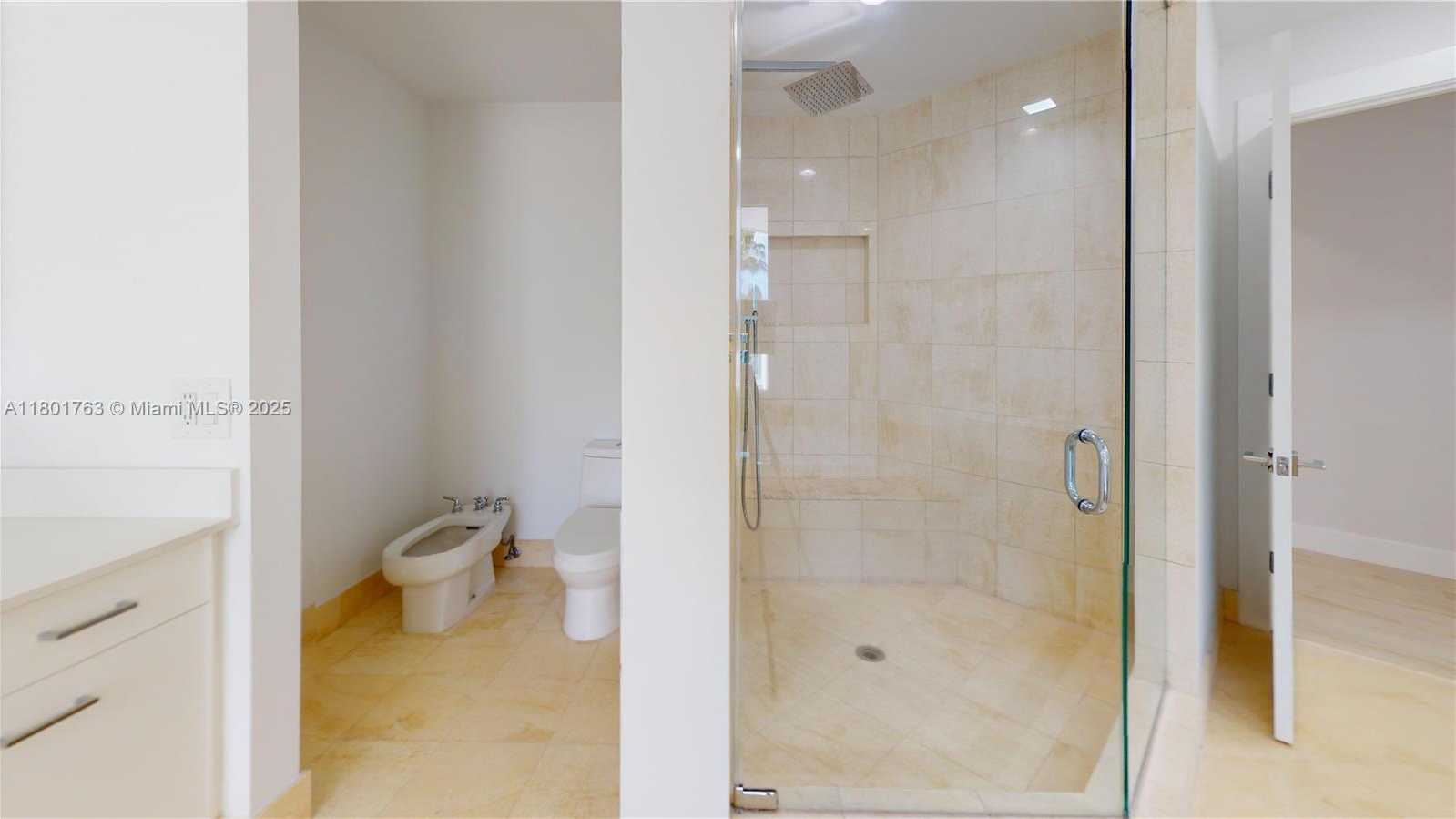 Small Image of 21050 NE 38th Ave, Miami, FL 33180, USA Number 34