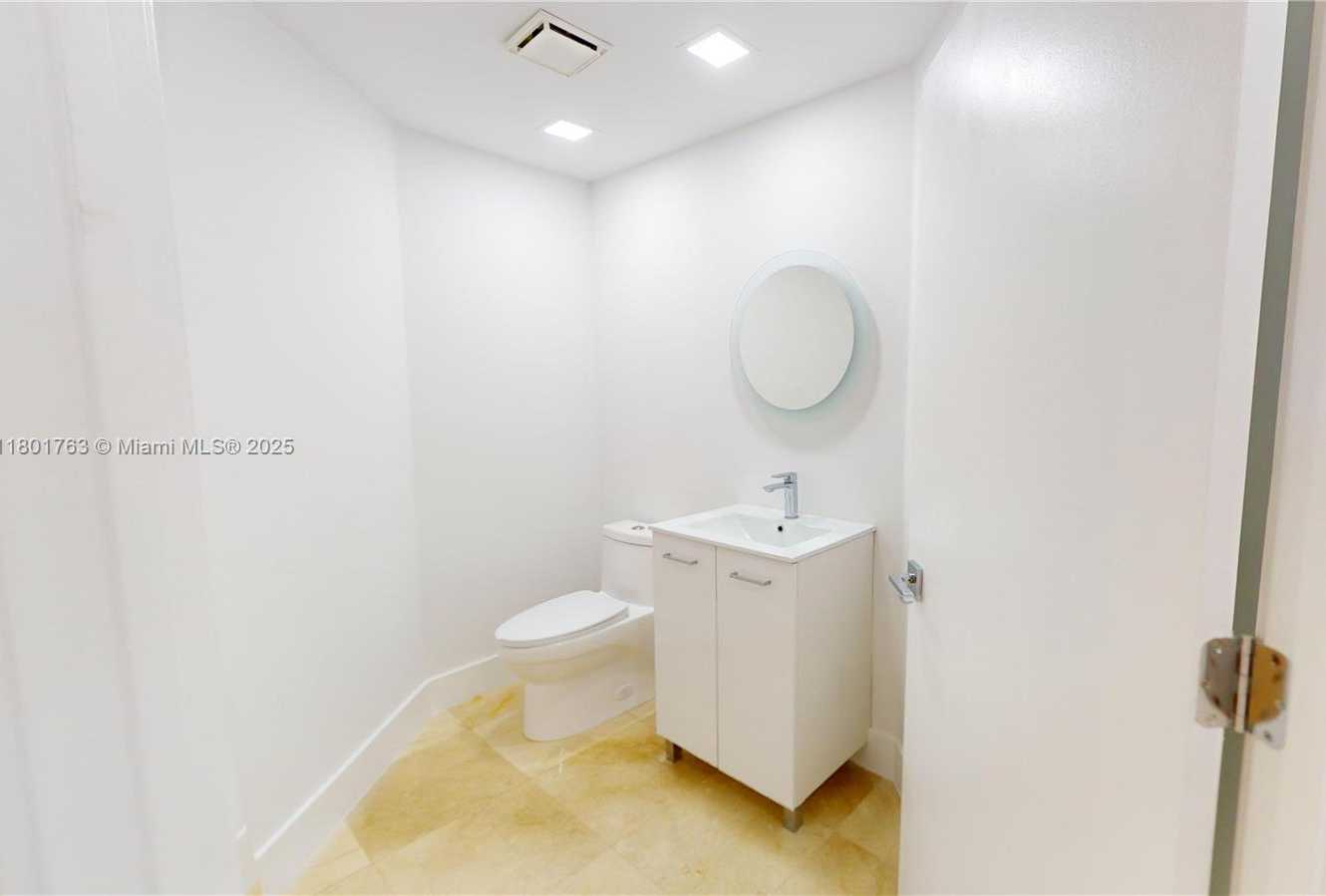 Small Image of 21050 NE 38th Ave, Miami, FL 33180, USA Number 38