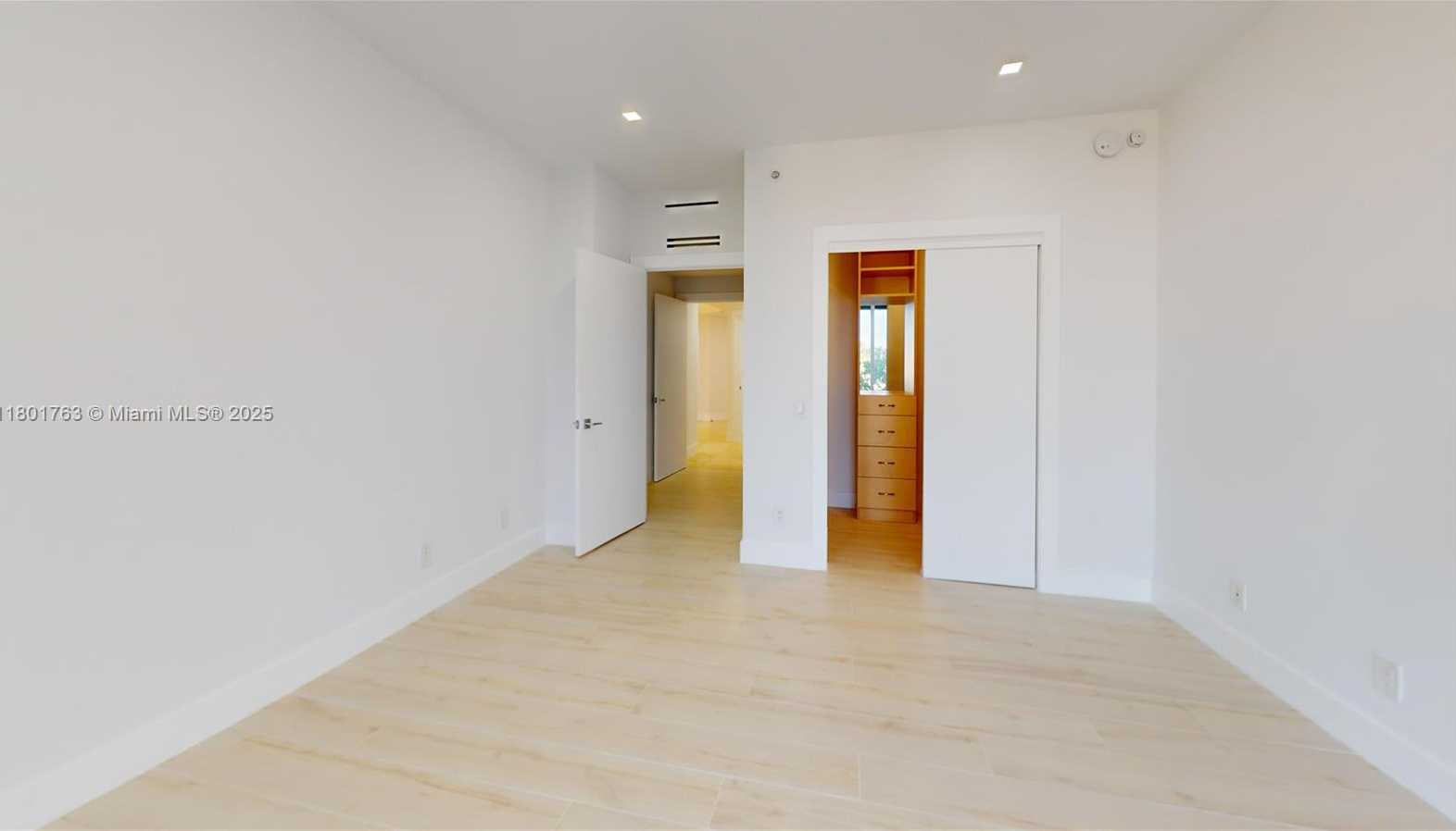 Small Image of 21050 NE 38th Ave, Miami, FL 33180, USA Number 40