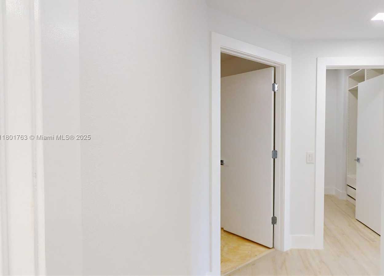 Small Image of 21050 NE 38th Ave, Miami, FL 33180, USA Number 43
