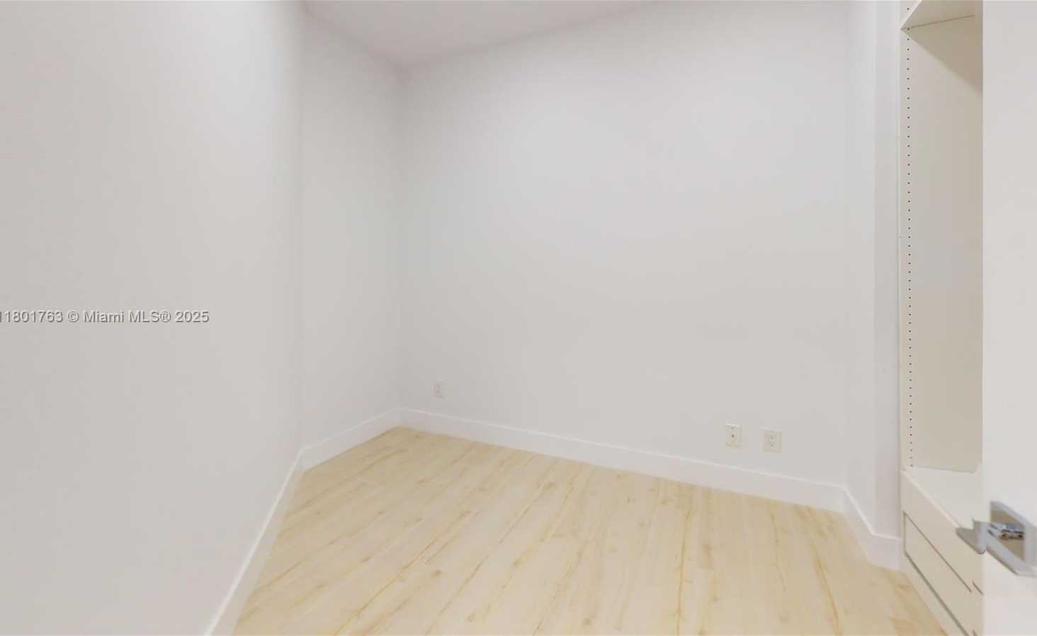 Small Image of 21050 NE 38th Ave, Miami, FL 33180, USA Number 44
