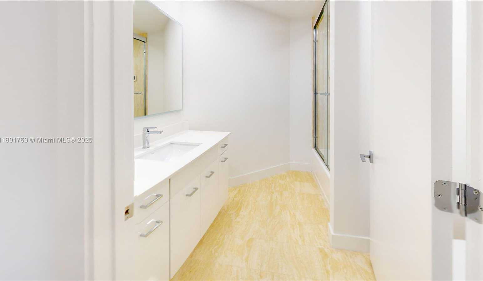 Small Image of 21050 NE 38th Ave, Miami, FL 33180, USA Number 49
