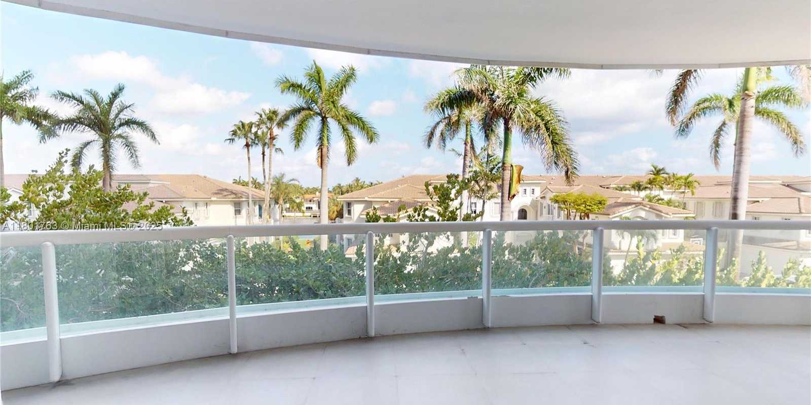 Small Image of 21050 NE 38th Ave, Miami, FL 33180, USA Number 9