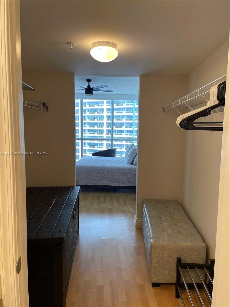 Small Image of 1750 NORTH BAYSHORE DR #2802, Miami Number 12